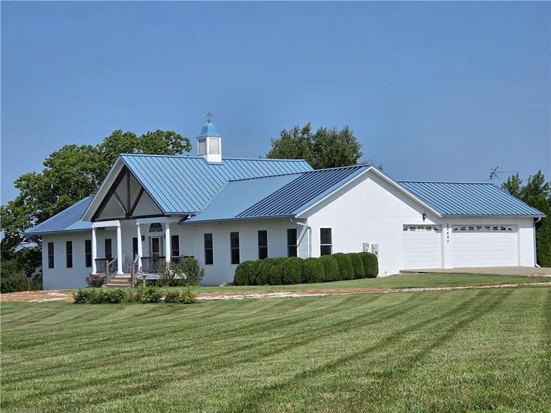 20660 Mission Rd, Stilwell, KS 66085