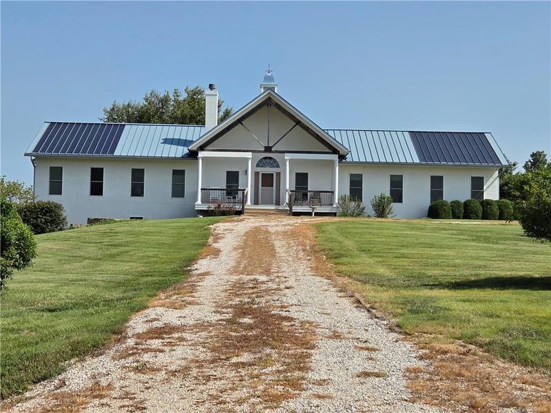 20660 Mission Rd, Stilwell, KS 66085
