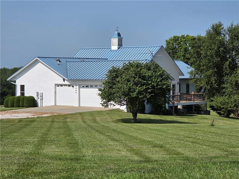 20660 Mission Rd, Stilwell, KS 66085