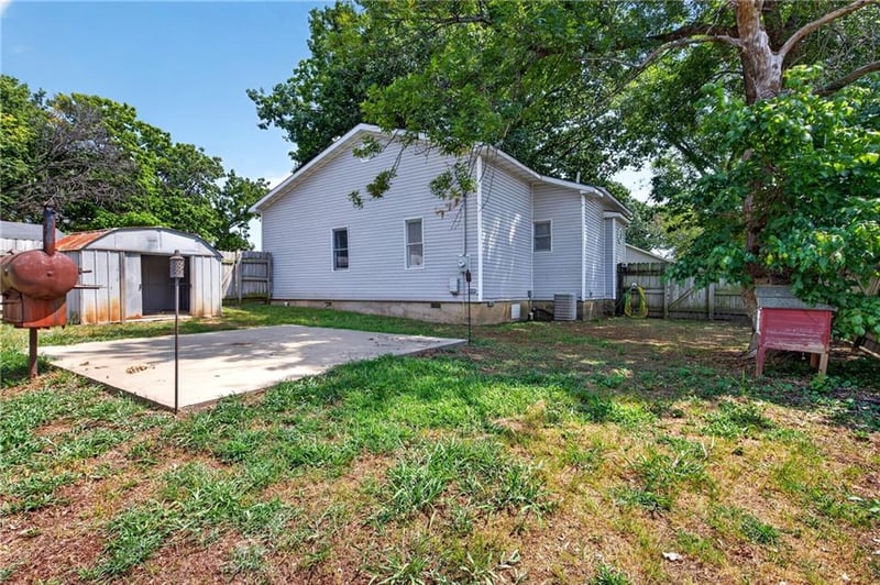 528 Ashland St, Nevada, MO 64772
