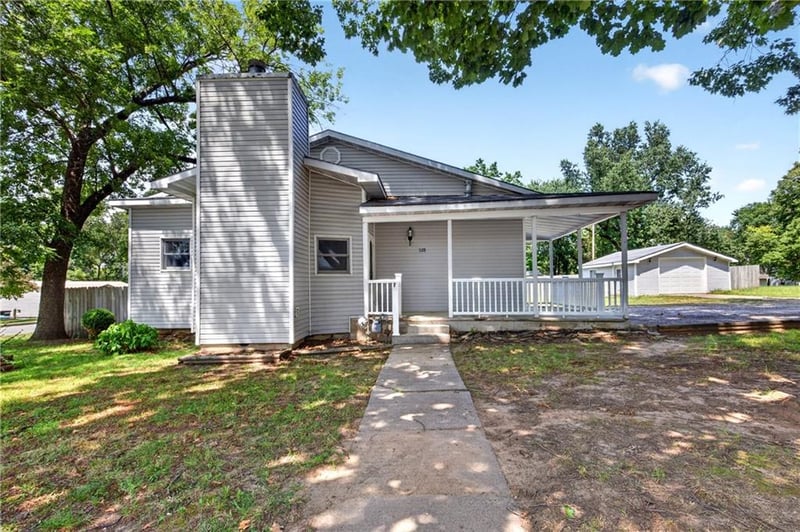 528 Ashland St, Nevada, MO 64772