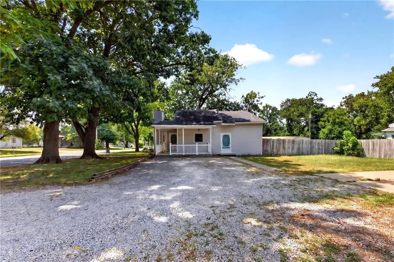 528 Ashland St, Nevada, MO 64772