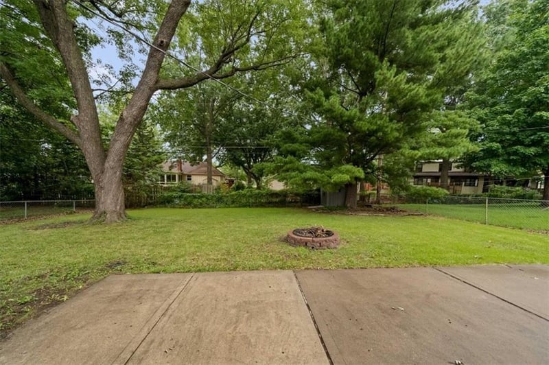9934 England Dr, Overland Park, KS 66212