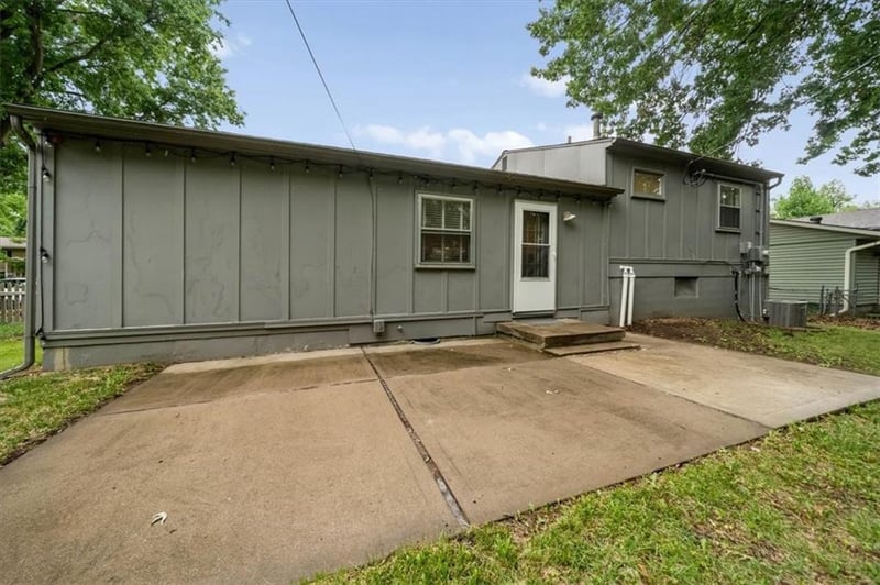 9934 England Dr, Overland Park, KS 66212