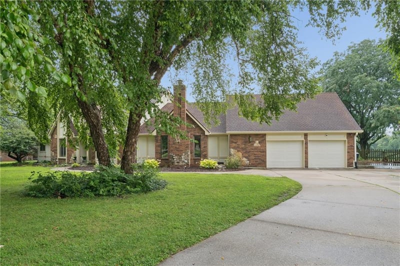 12301 Frost Rd, Kansas City, MO 64138