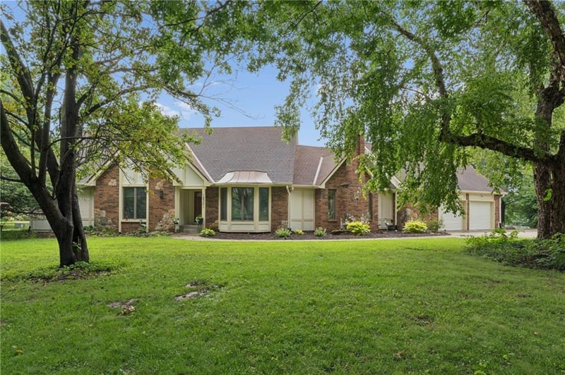 12301 Frost Rd, Kansas City, MO 64138