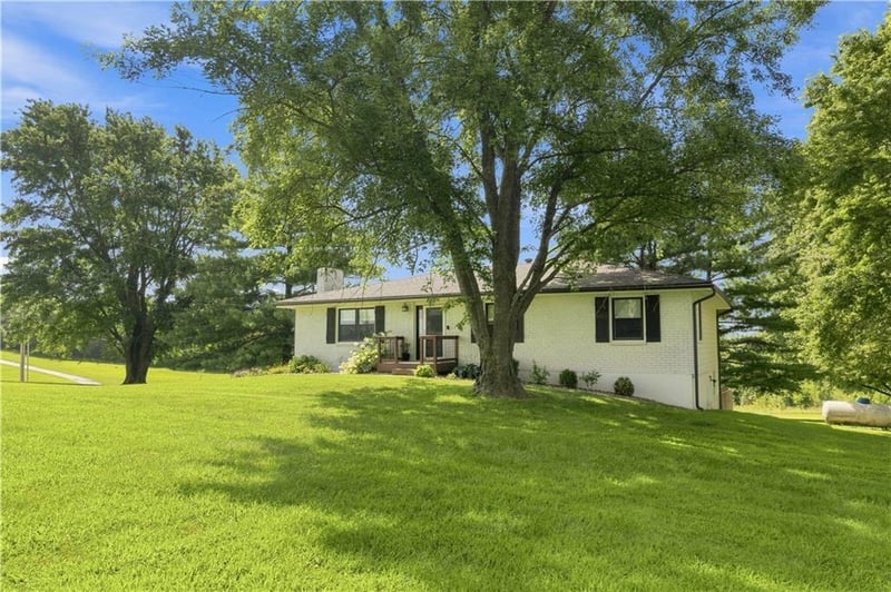 18043 150th St, Basehor, KS 66007