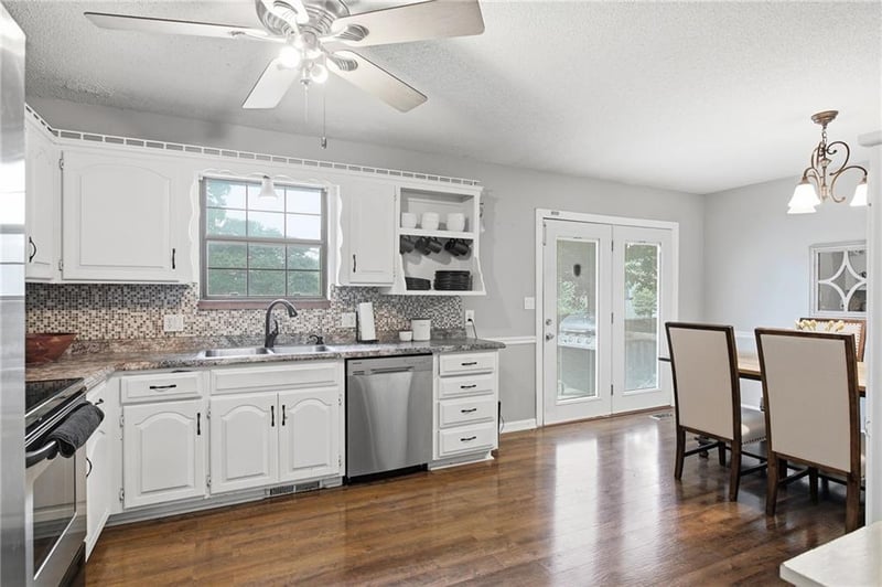 1933 NE Peters Dr, Lee's Summit, MO 64063