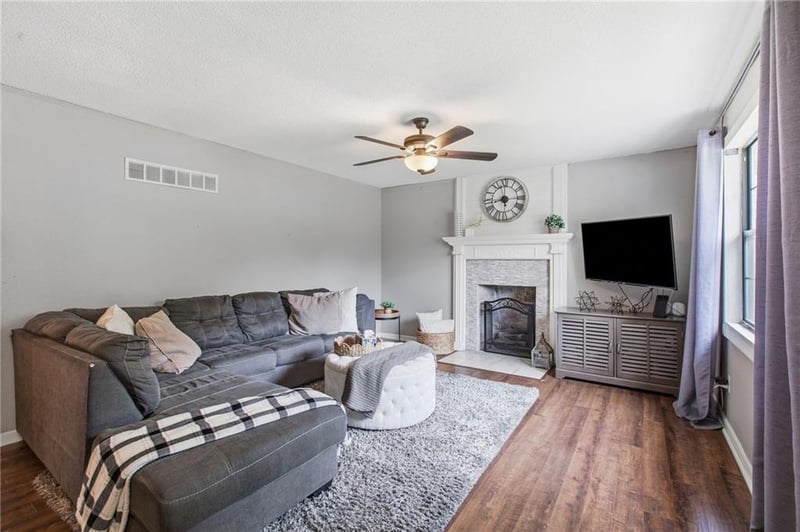 1933 NE Peters Dr, Lee's Summit, MO 64063