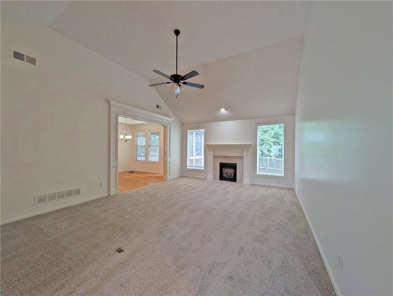 1645 Dalton Dr, Lee's Summit, MO 64081
