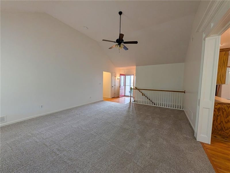 1645 Dalton Dr, Lee's Summit, MO 64081