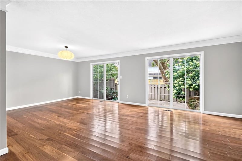 7621 W 102nd St, Overland Park, KS 66212