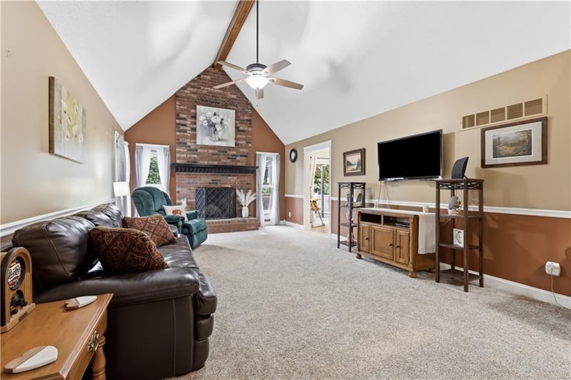2219 N Whitney Rd, Independence, MO 64058