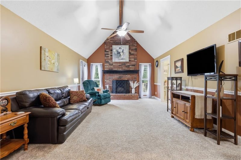 2219 N Whitney Rd, Independence, MO 64058