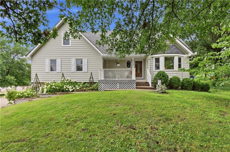 2219 N Whitney Rd, Independence, MO 64058