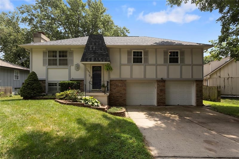Sw Rockwood St, Blue Springs, MO 61014