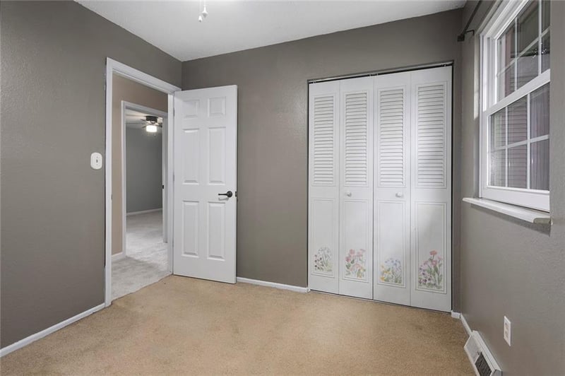 Sw Rockwood St, Blue Springs, MO 61014