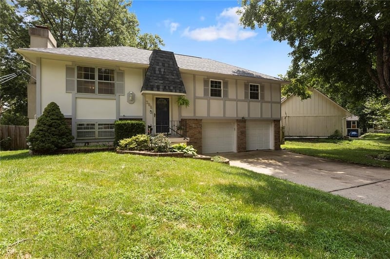 Sw Rockwood St, Blue Springs, MO 61014