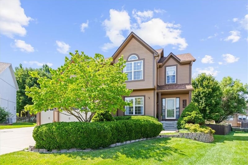 2359 Eagle View Dr, Lee's Summit, MO 64082