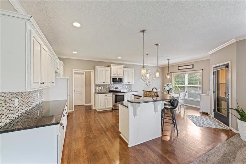 2359 Eagle View Dr, Lee's Summit, MO 64082
