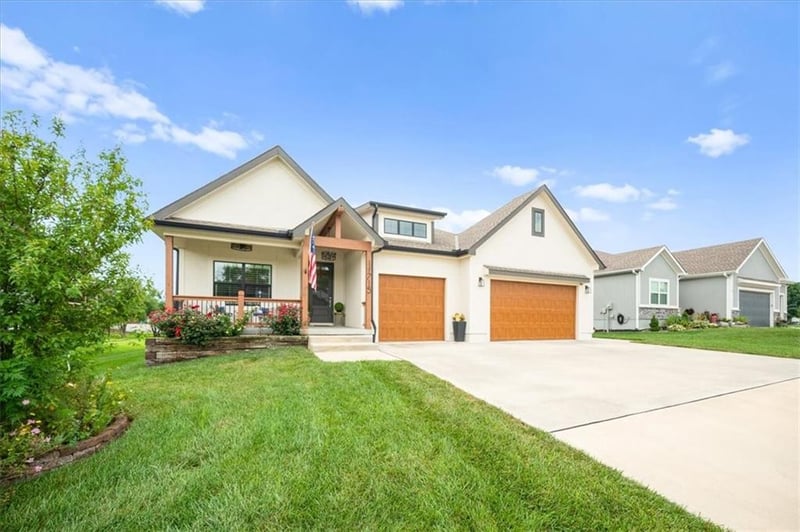 11715 229th St, Peculiar, MO 64078