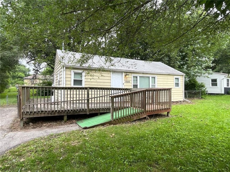17120 Chula Vista Dr, Belton, MO 64012