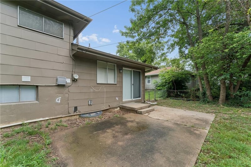 5901 Fairlane Dr, Kansas City, MO 64134