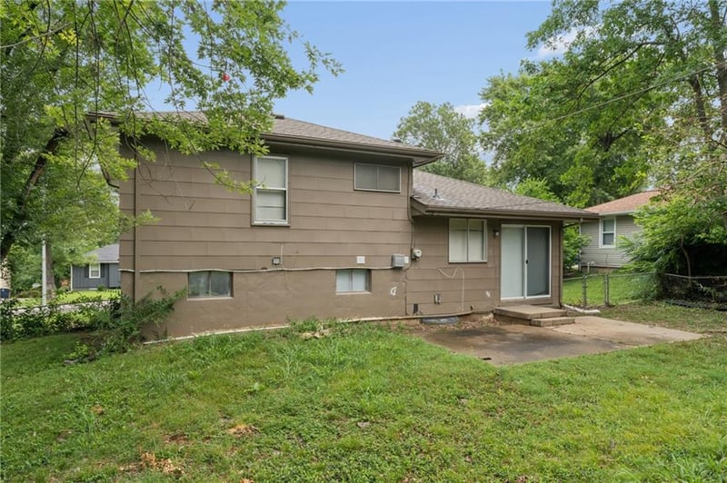 5901 Fairlane Dr, Kansas City, MO 64134