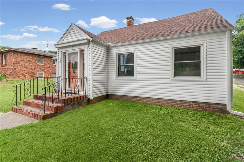 302 1st St, Carrollton, MO 64633