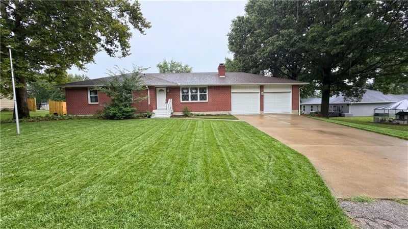 433 Elm St, Drexel, MO 64742