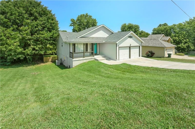 916 Lewis Dr, Leavenworth, KS 66048
