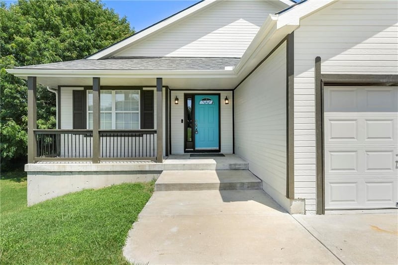 916 Lewis Dr, Leavenworth, KS 66048