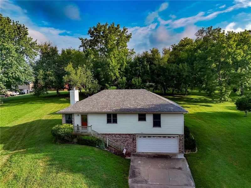 13470 Brookwood Way, St Joseph, MO 64505