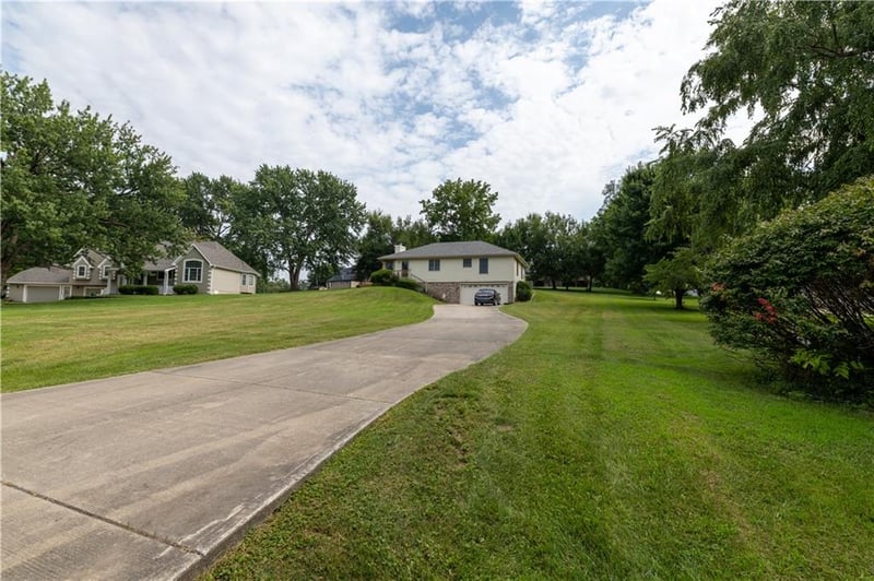13470 Brookwood Way, St Joseph, MO 64505
