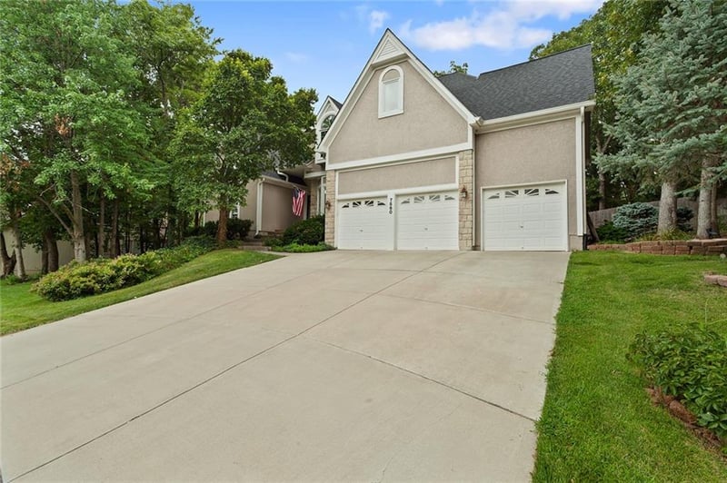 7560 Eicher Dr, Shawnee, KS 66217