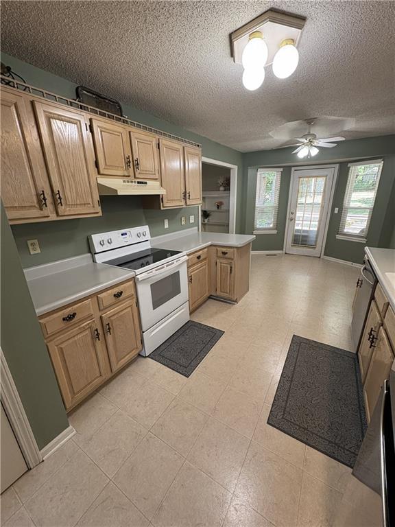10240 NW 57th Ter, Parkville, MO 64152