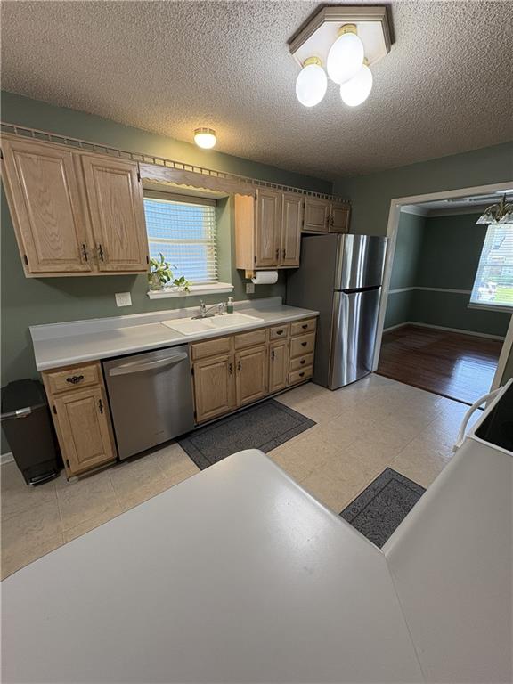 10240 NW 57th Ter, Parkville, MO 64152