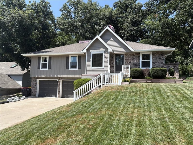 10240 NW 57th Ter, Parkville, MO 64152