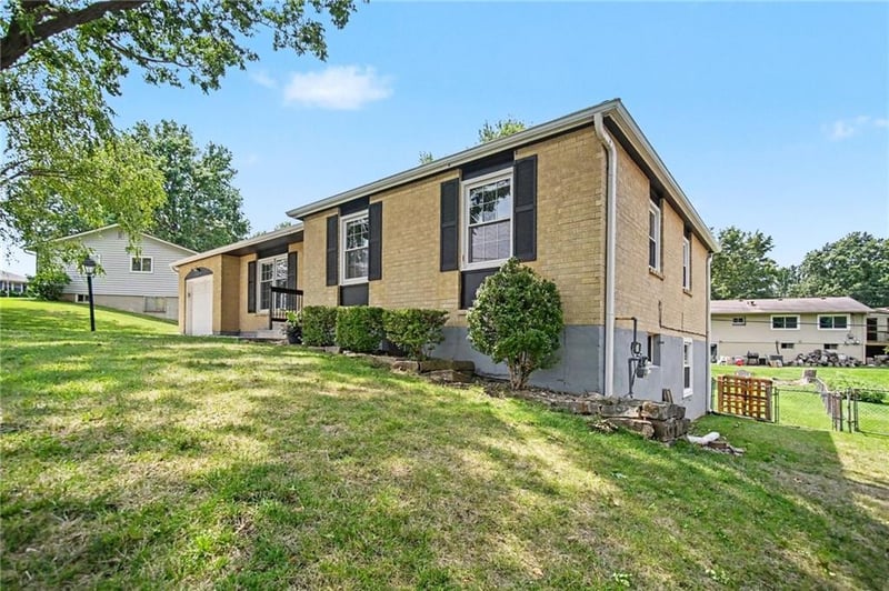 8812 N Oak Trafficway, Kansas City, MO 64155