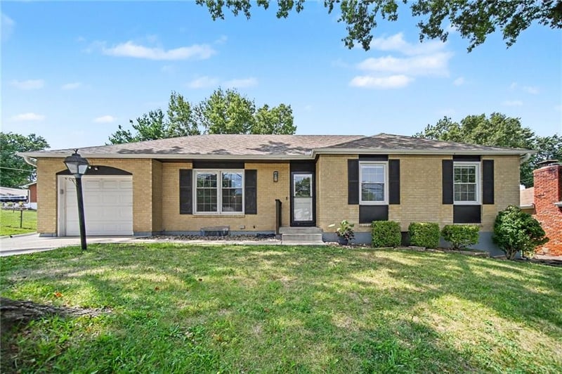 8812 N Oak Trafficway, Kansas City, MO 64155