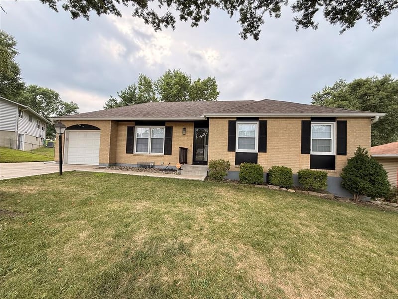 8812 Oak Trafficway, Kansas City, MO 64155