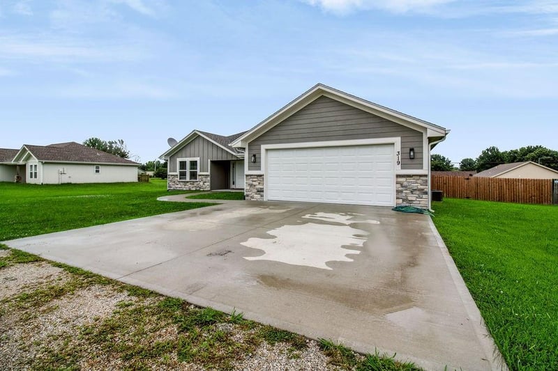 319 Pacific St, Kingsville, MO 64061