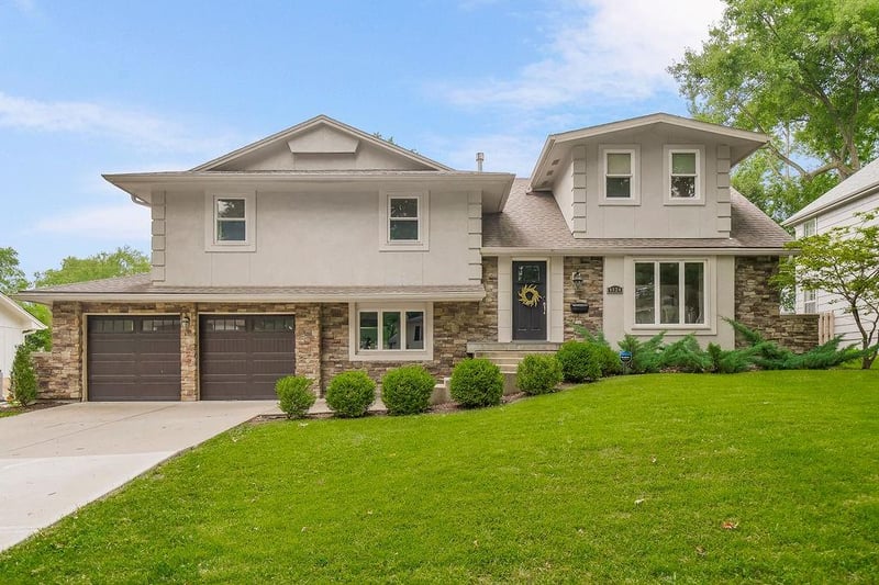 9924 Briar Dr, Overland Park, KS 66207