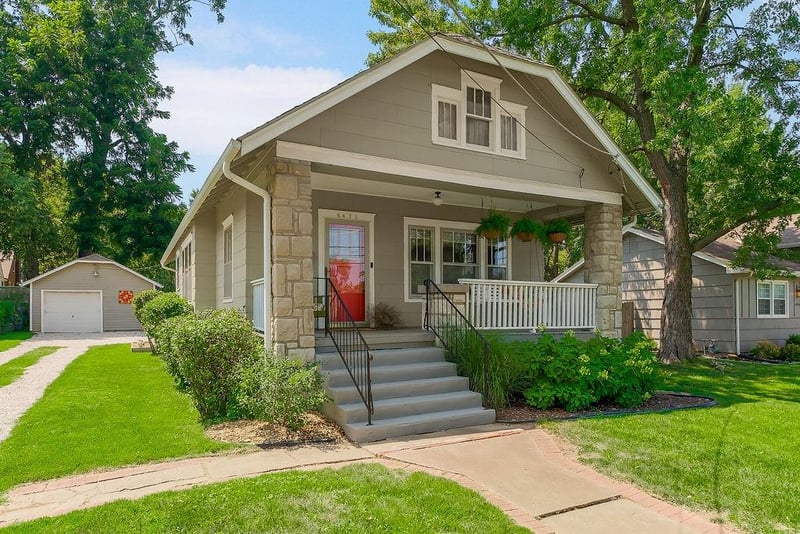 6420 Floyd St, Overland Park, KS 66202