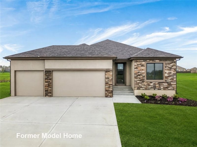 8004 Se Hoot Owl St, Blue Springs, MO 64014