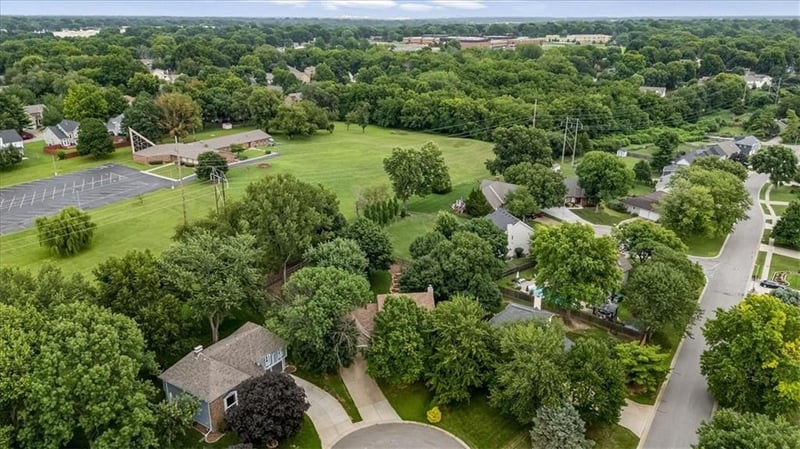 13424 70th Ter, Shawnee, KS 66216
