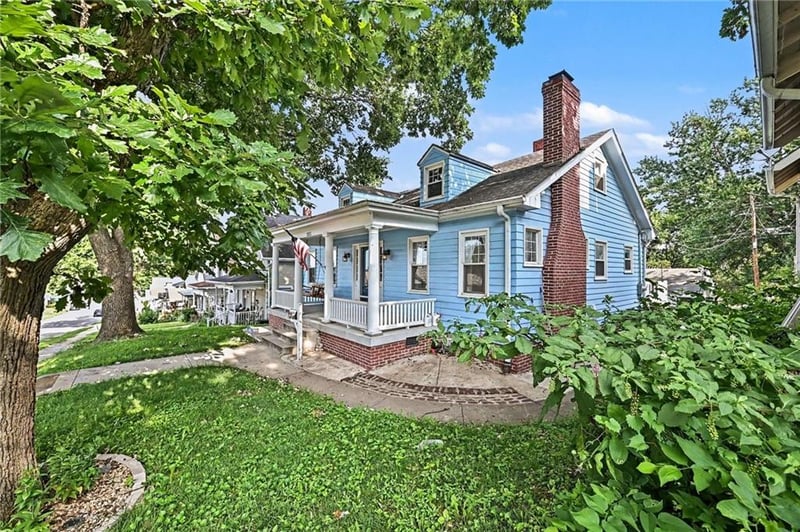 2823 Charles St, St Joseph, MO 64501