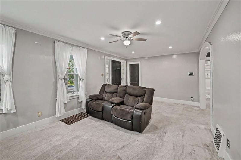2823 Charles St, St Joseph, MO 64501