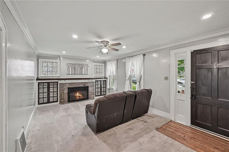 2823 Charles St, St Joseph, MO 64501