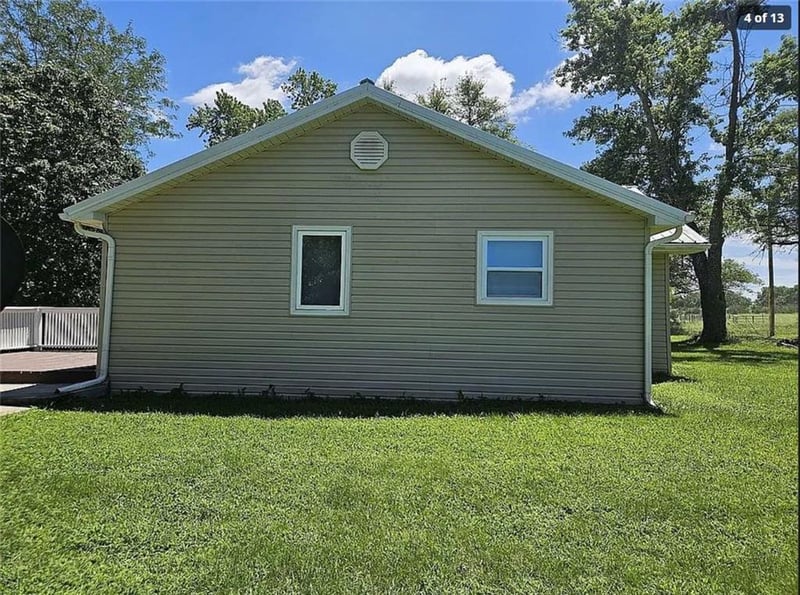 1086 100th Rd, Baldwin City, KS 66006